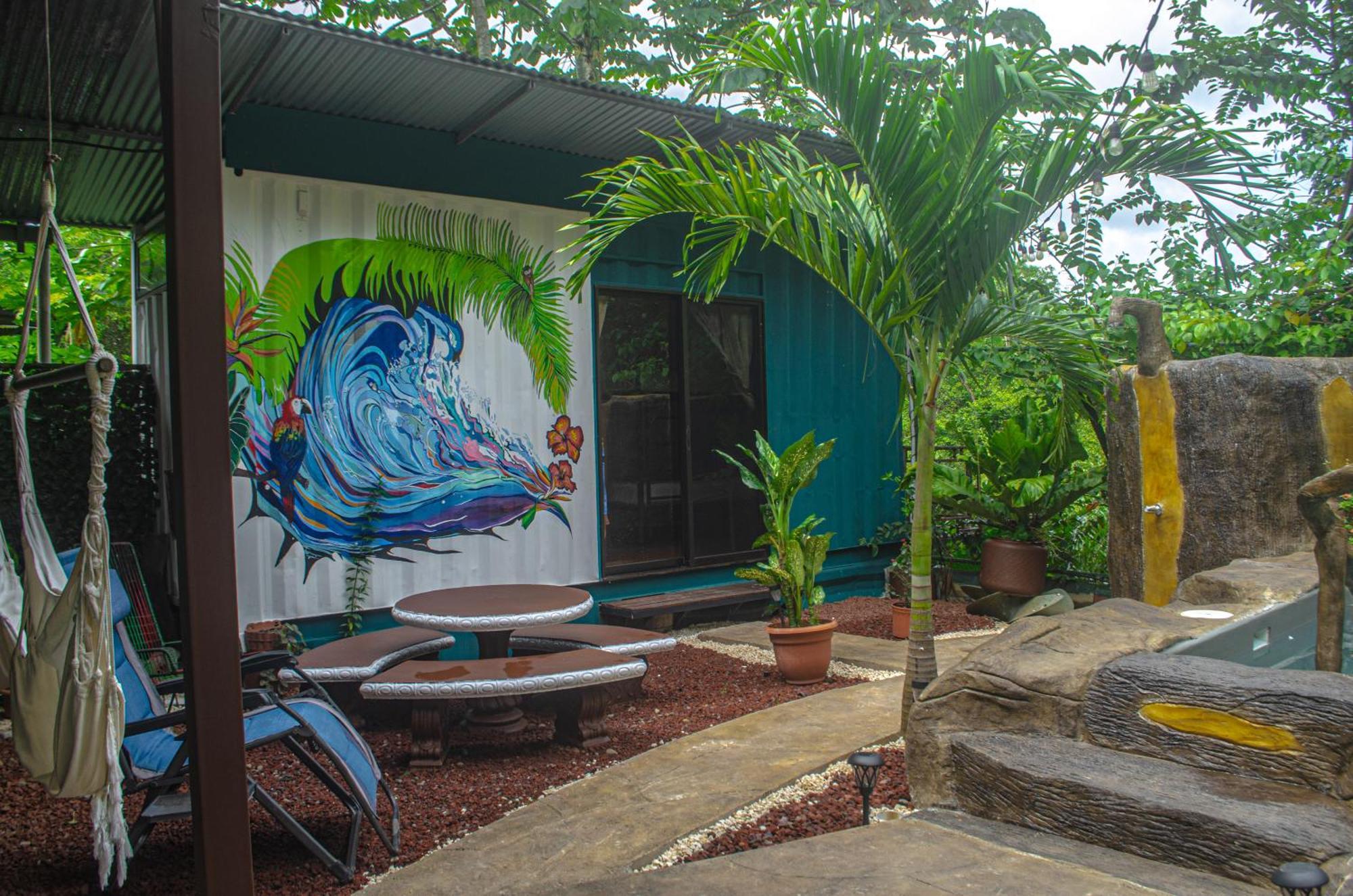 Bed and Breakfast The Jungle Container Quepos Exteriér fotografie